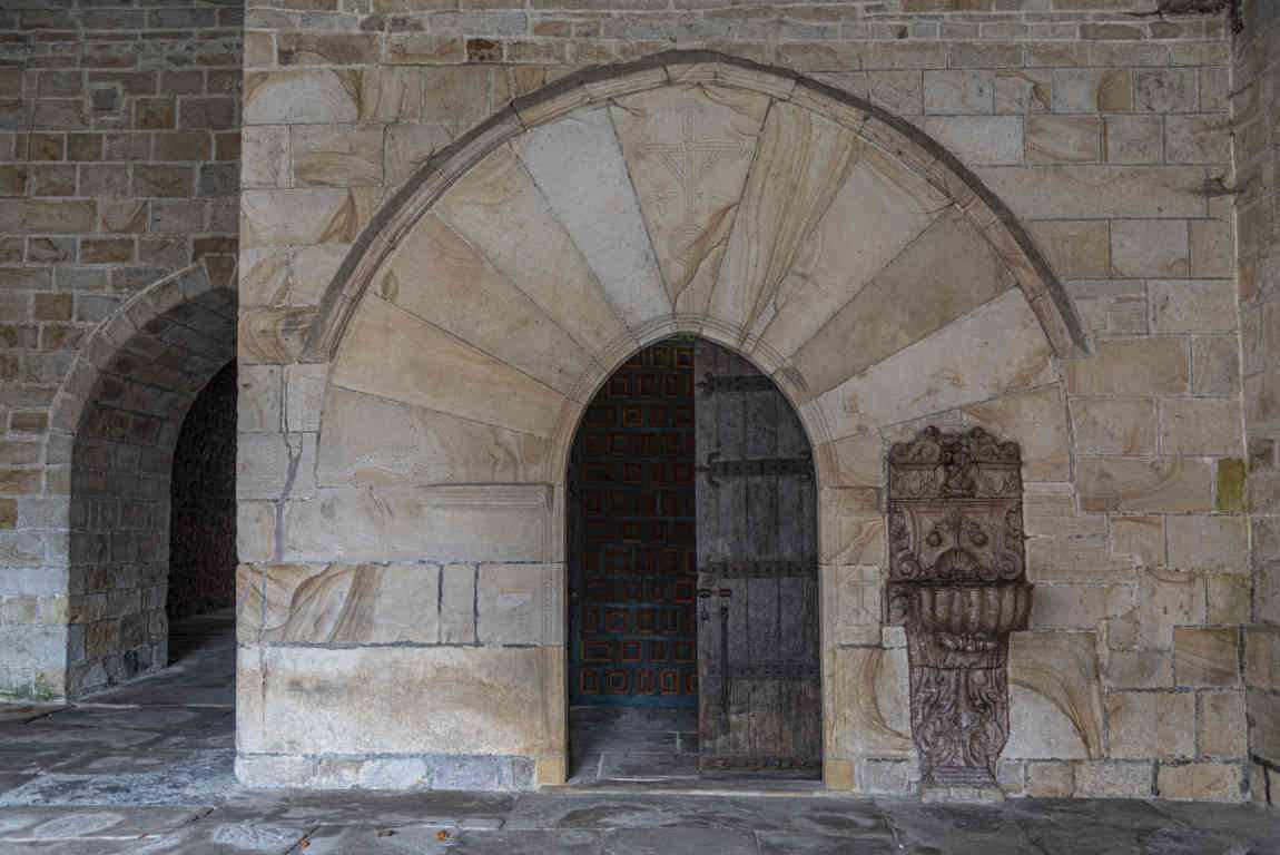 Vizcaya - Otxandio 13 - iglesia de Santa Marina.jpg